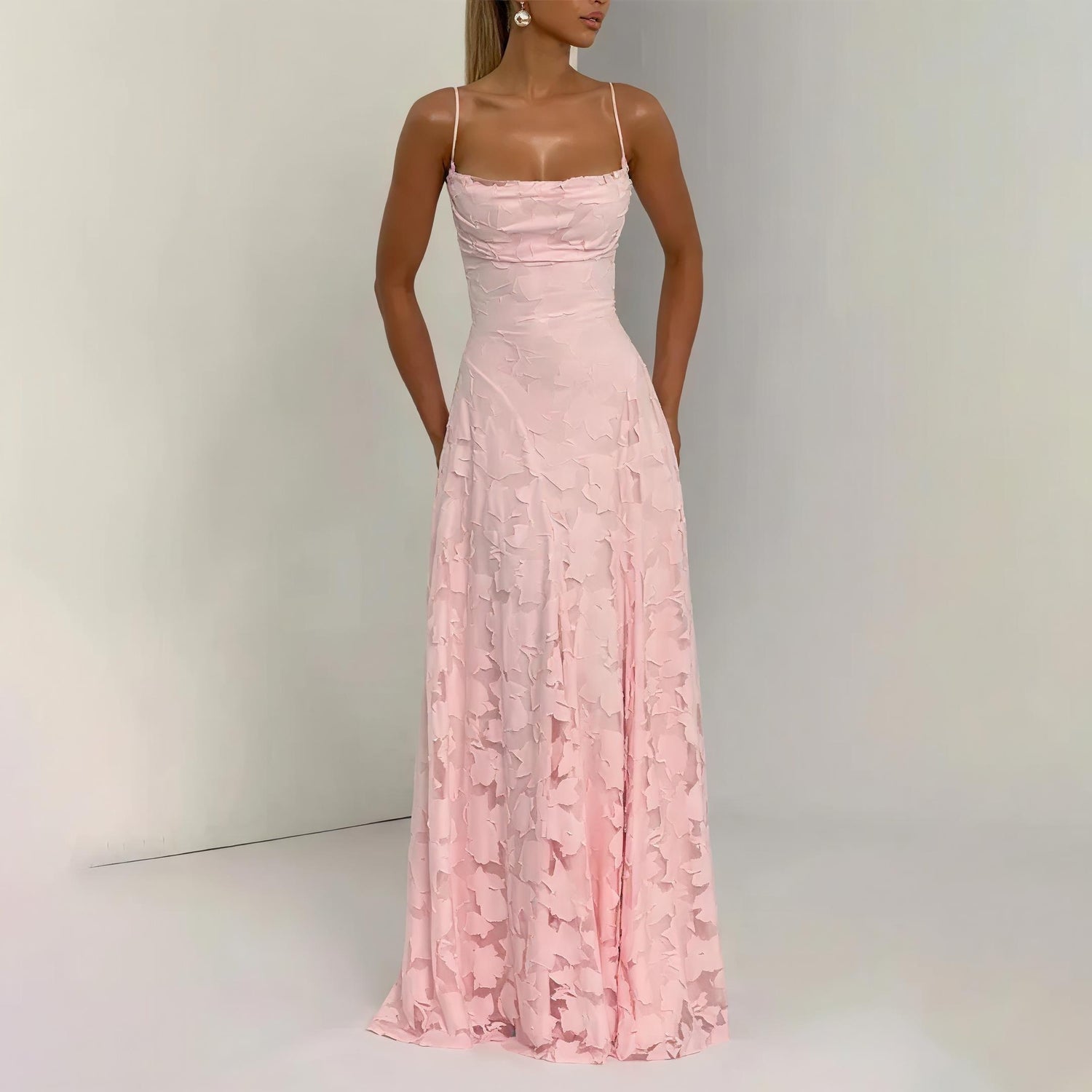 Slim-Fit Backless Lace Dress